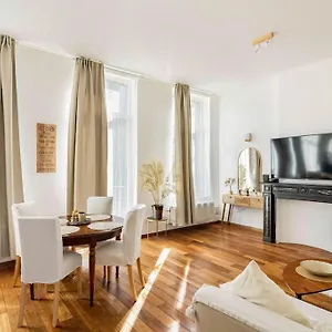 Bel Proche De Gare Du Midi, A Cote Du Centre Apartment